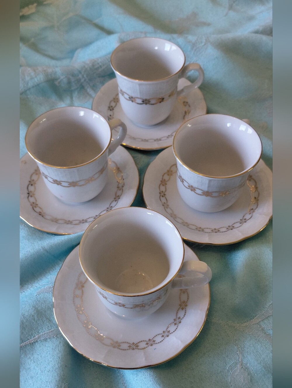 Baum Bros Thun Elegant White and Gold Porcelain Teacup and Saucer Set - 4Pc